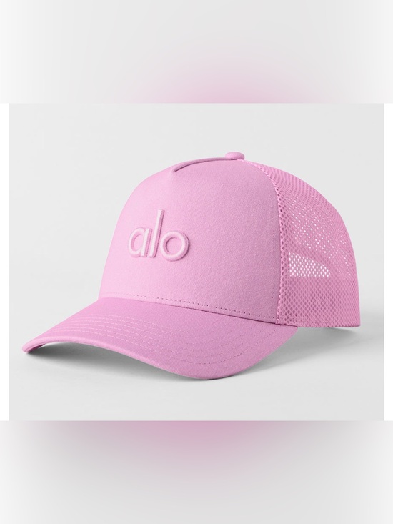 ALO Yoga Accessories - ALO Yoga District Trucker Hat in Candy Heart Pink. One Size